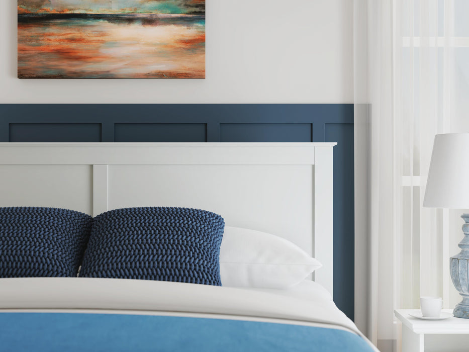 Bostwick Shoals King Panel Bed, Dresser, Mirror and Nightstand