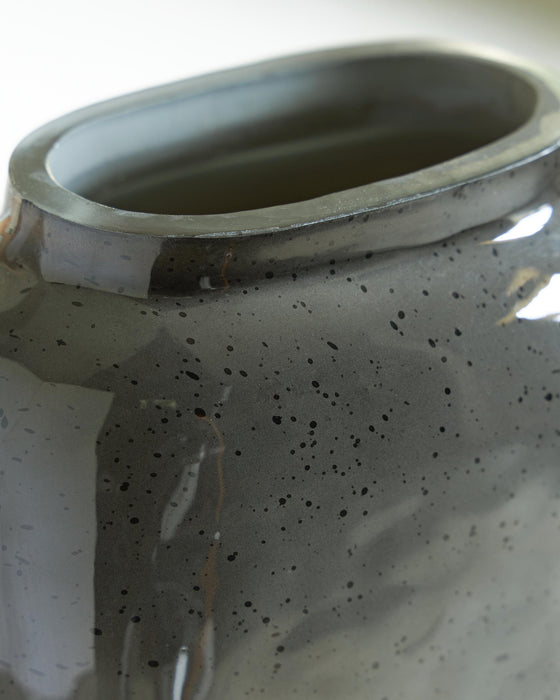Kierlain Vase