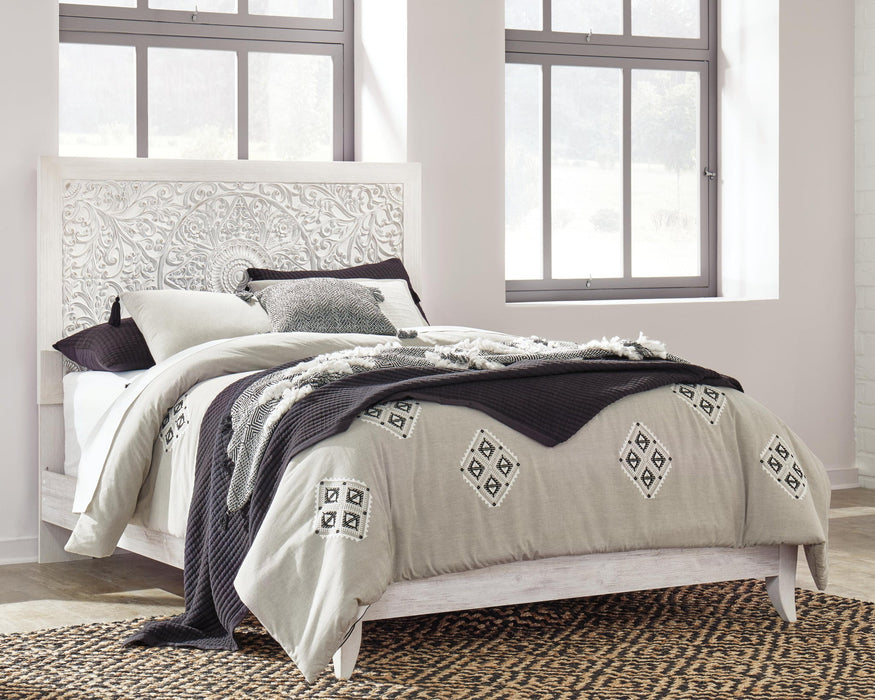 Paxberry Queen Panel Bed with Mirrored Dresser