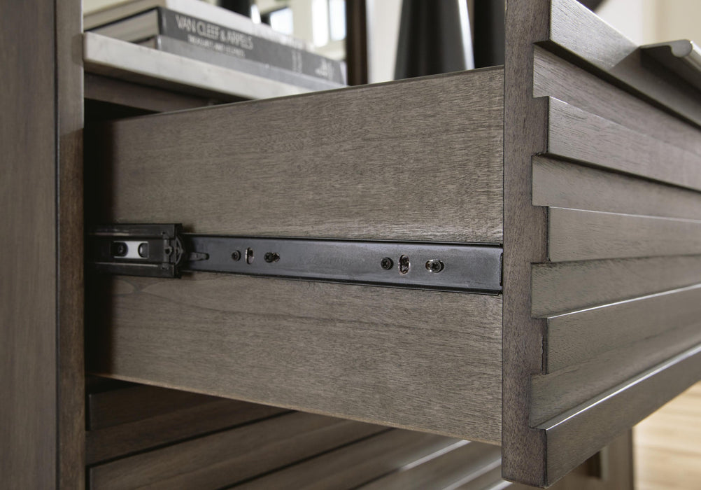 Arkenton King Panel Bed with Mirrored Dresser