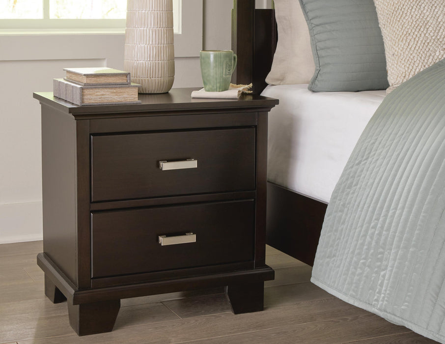 Covetown King Panel Bed, Dresser, Mirror, Chest and Nightstand