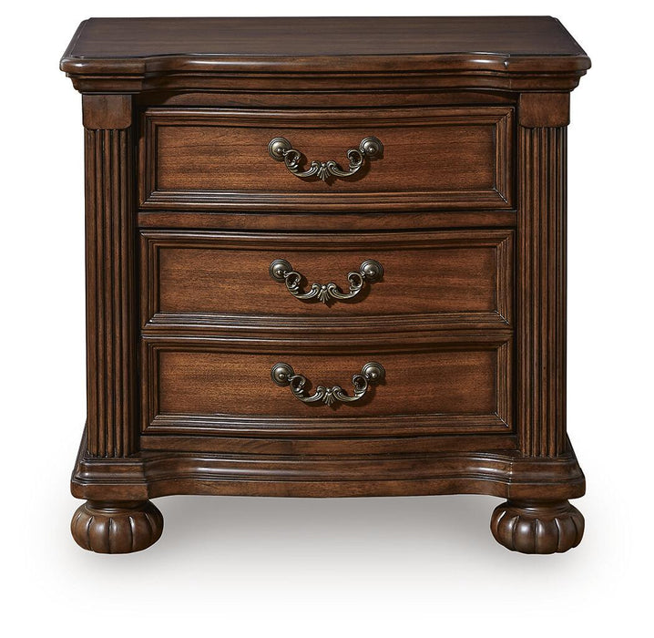 Lavinton Queen Poster Bed with Mirrored Dresser and Nightstand