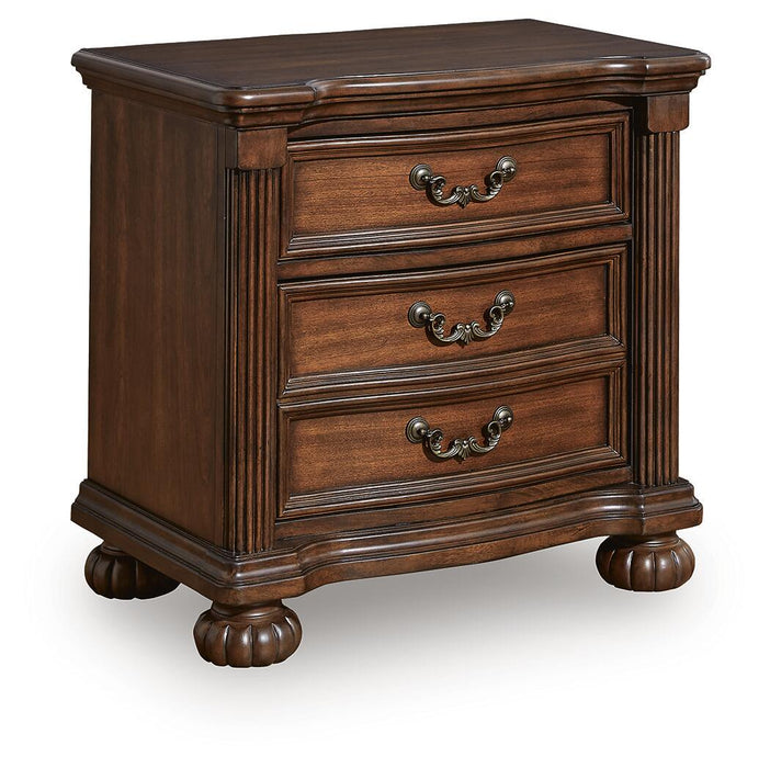 Lavinton Queen Poster Bed, Dresser, Mirror, Chest and Nightstand