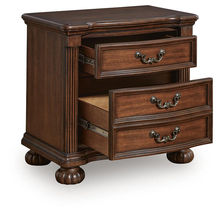 Lavinton King Poster Bed with Mirrored Dresser and Nightstand
