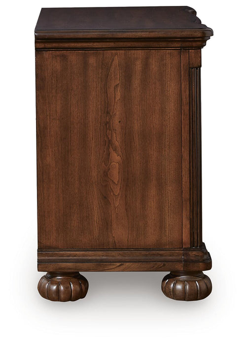 Lavinton California King Poster Bed, Dresser, Mirror, Chest and Nightstand