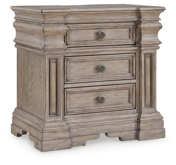 Blairhurst Queen Panel Bed with Mirrored Dresser and Nightstand