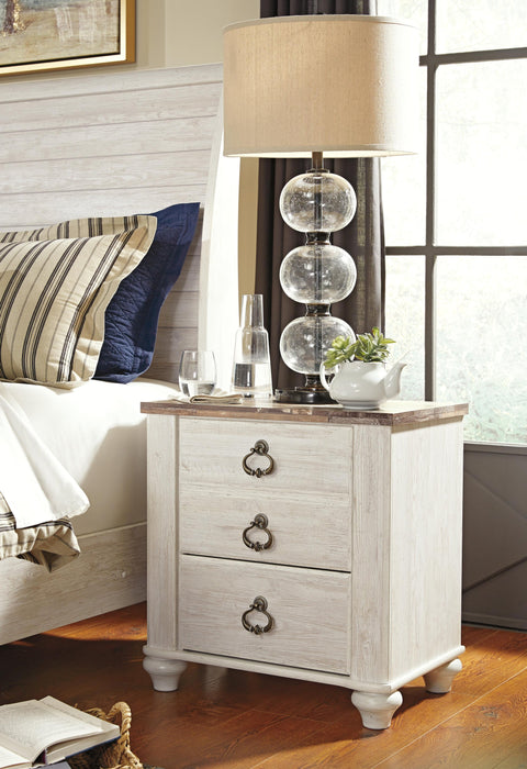 Willowton King Panel Bed with Mirrored Dresser and Nightstand