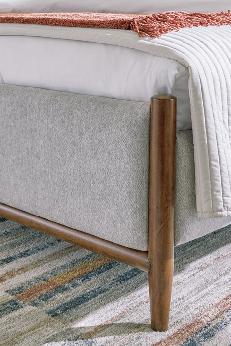Lyncott King Upholstered Bed with Mirrored Dresser