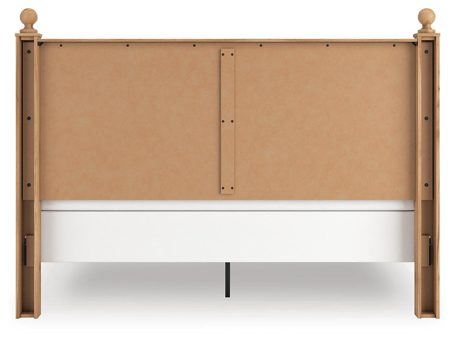 Galletyn King Panel Bed with Mirrored Dresser and Nightstand